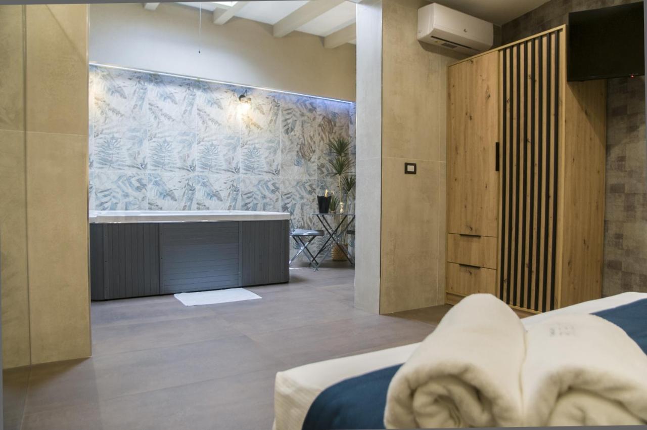 Suite 18 Luxury Apartments Bari Exterior photo