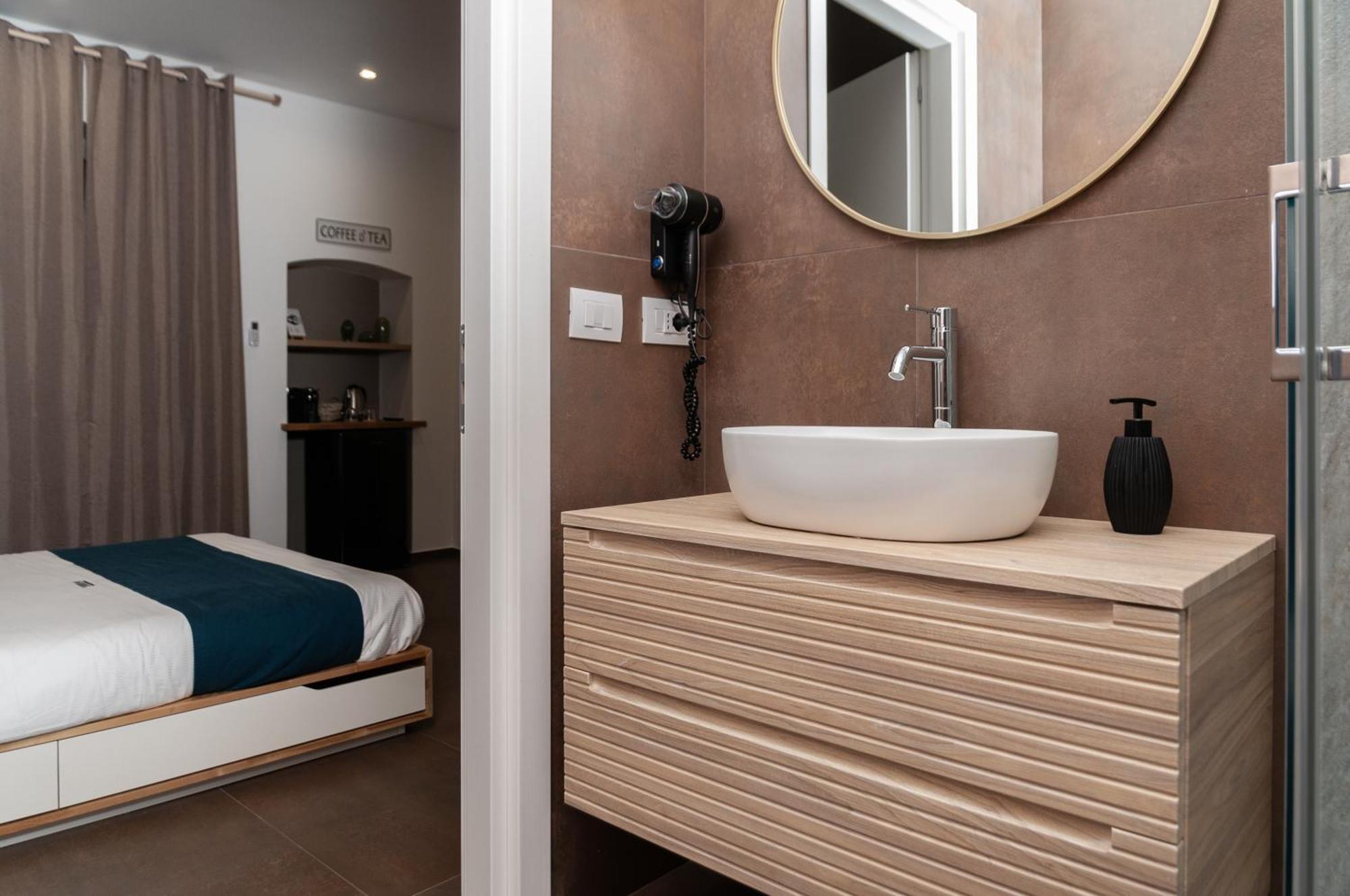 Suite 18 Luxury Apartments Bari Exterior photo